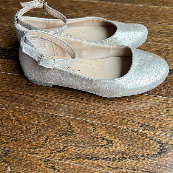 Gold ankle strap flats - Picture 4 of 6